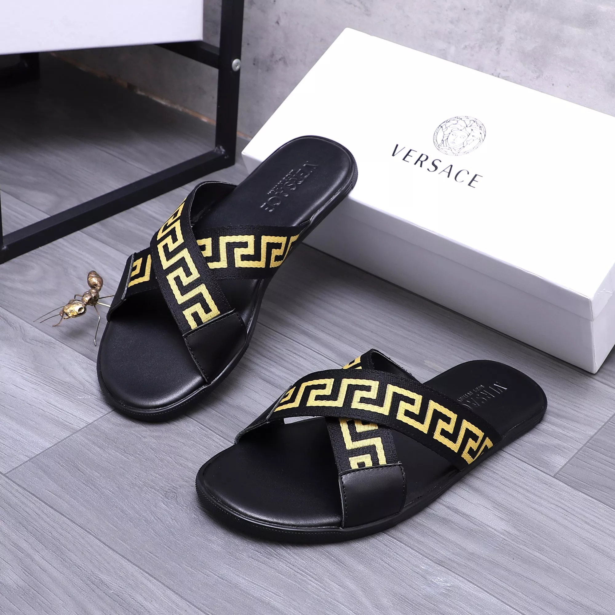 Versace Slippers For Men Timeless 2500