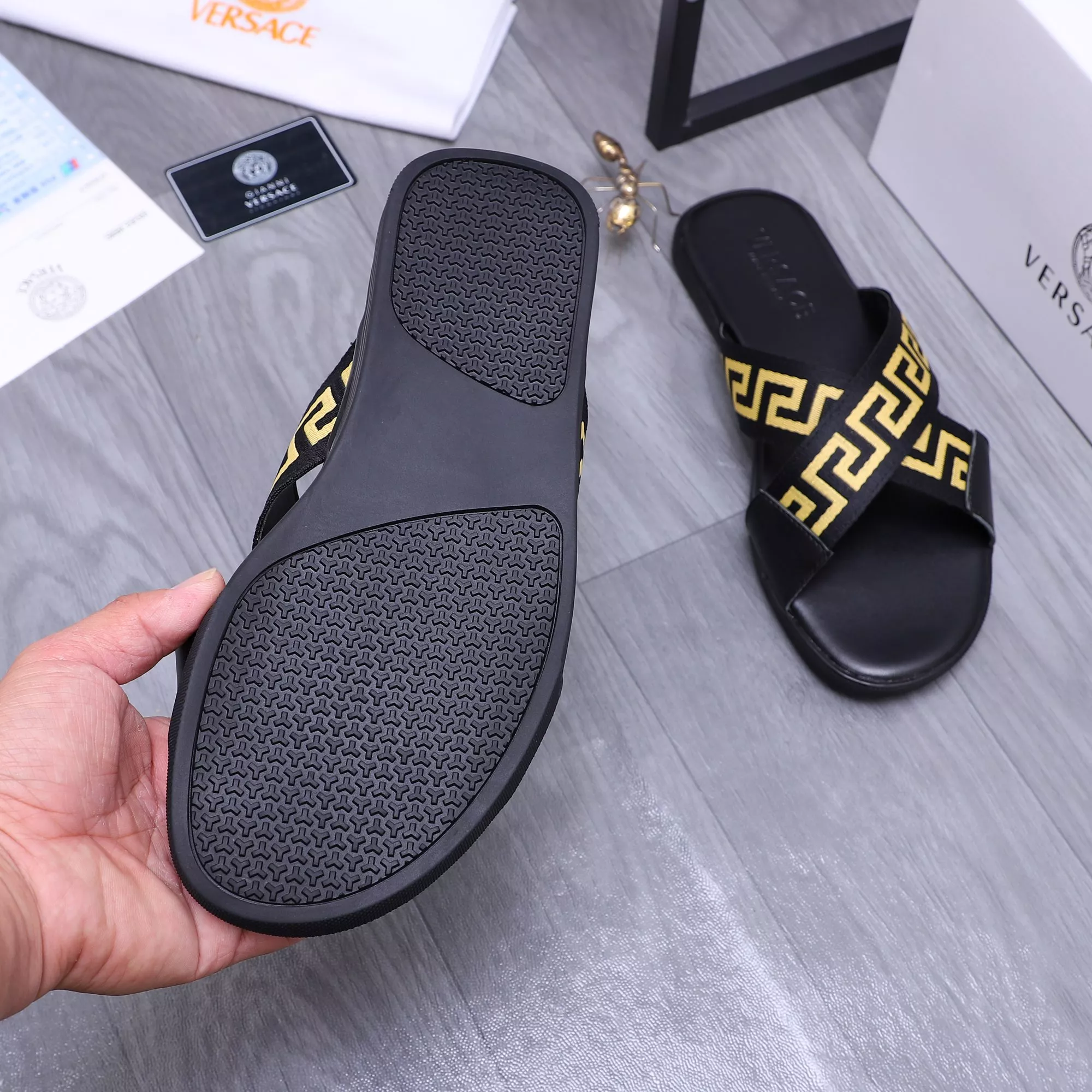 Versace Slippers For Men Timeless 2500