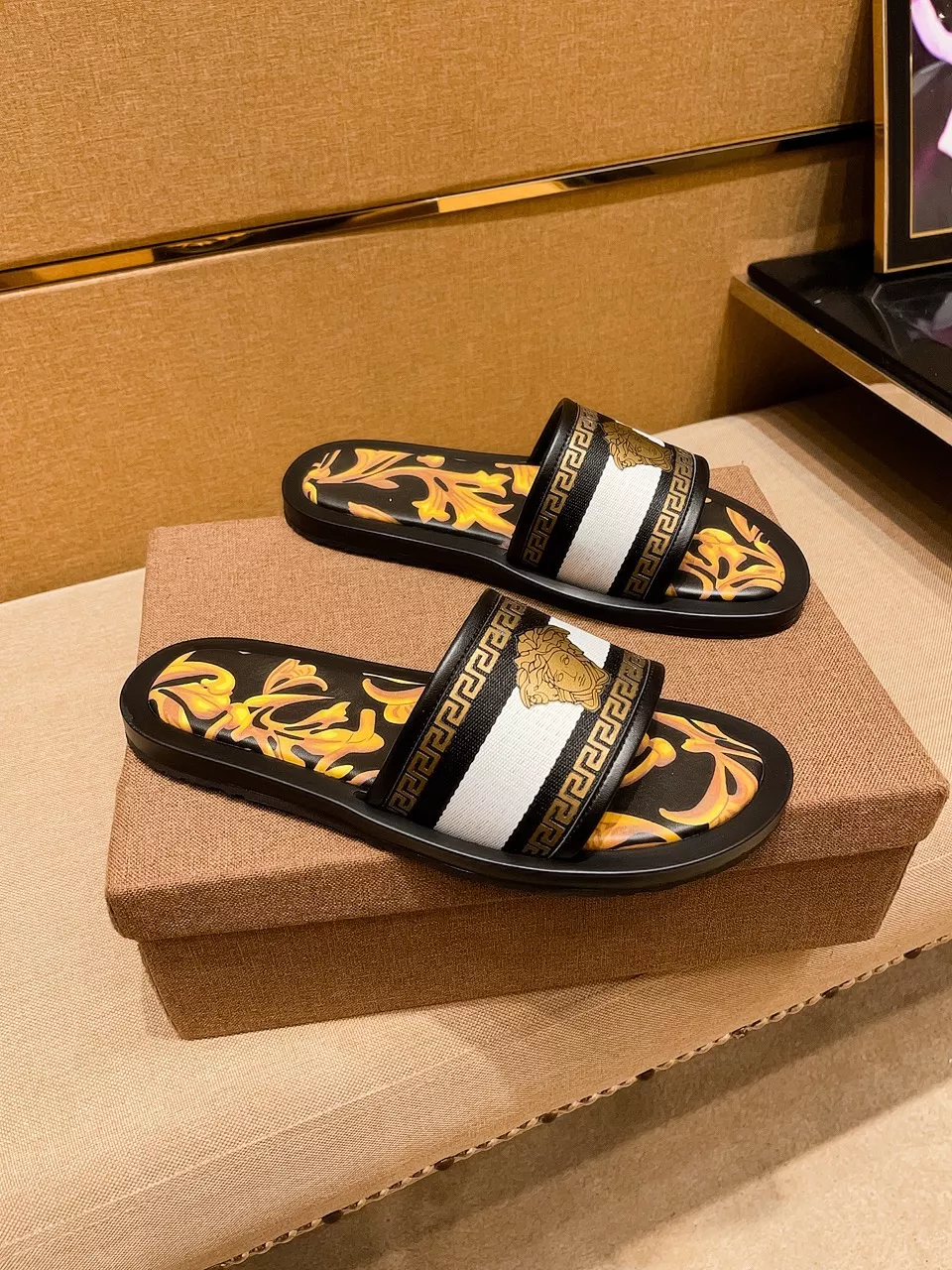 Versace Slippers For Men Trendsetting 6950