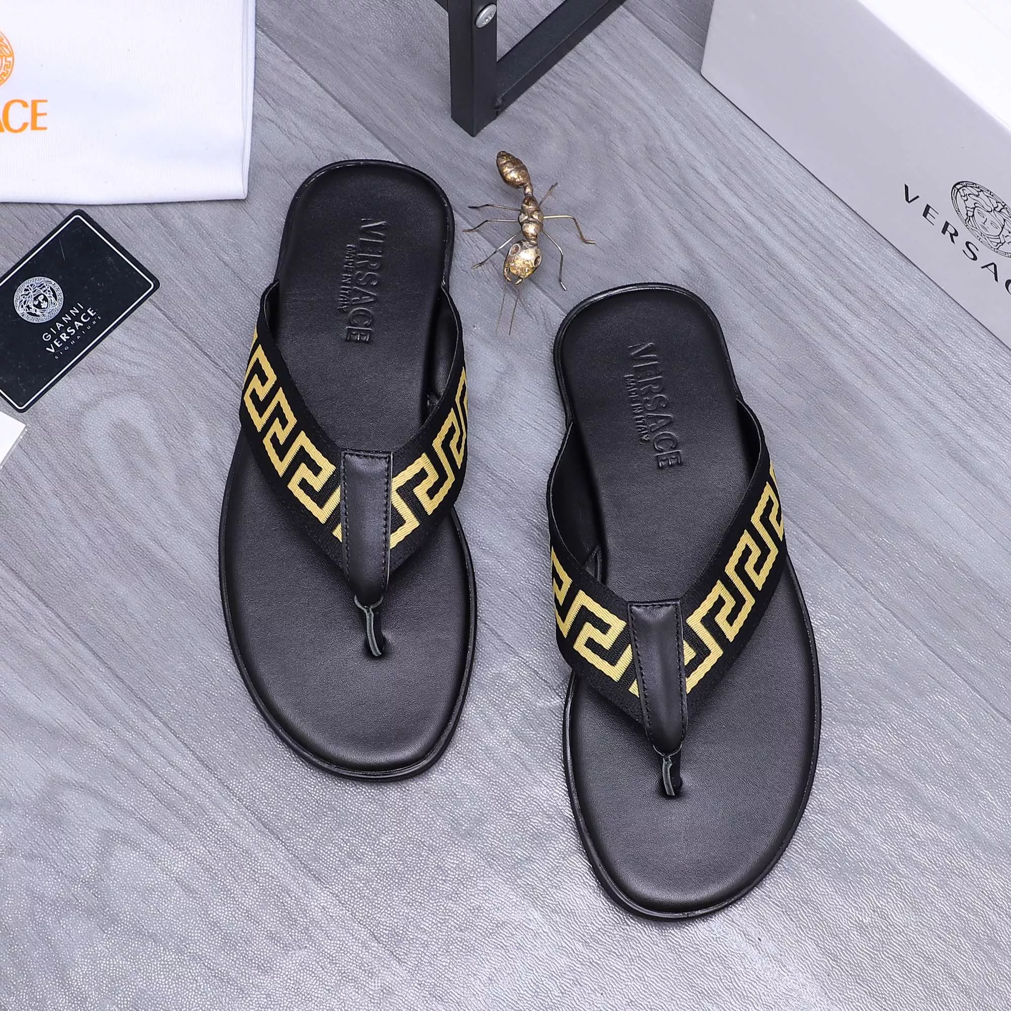Versace Slippers For Men WellDesigned 3003