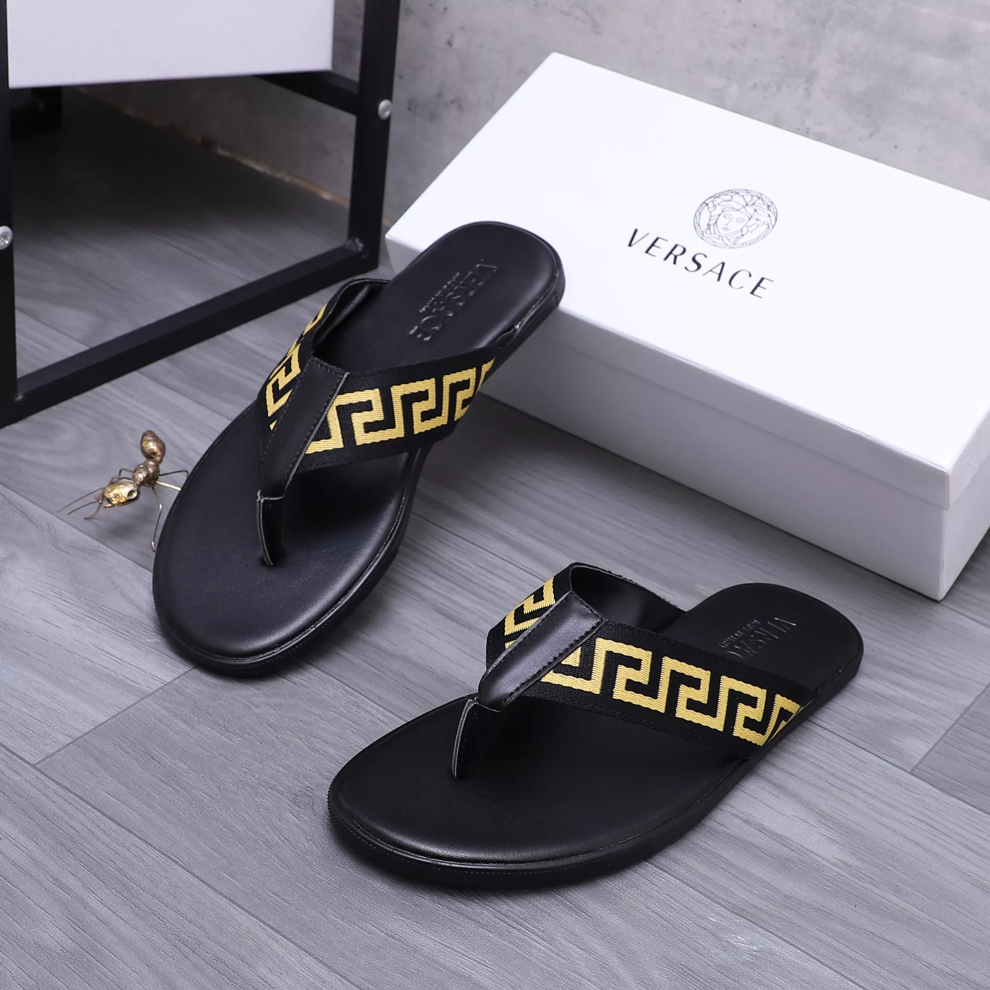 Versace Slippers For Men WellDesigned 3003