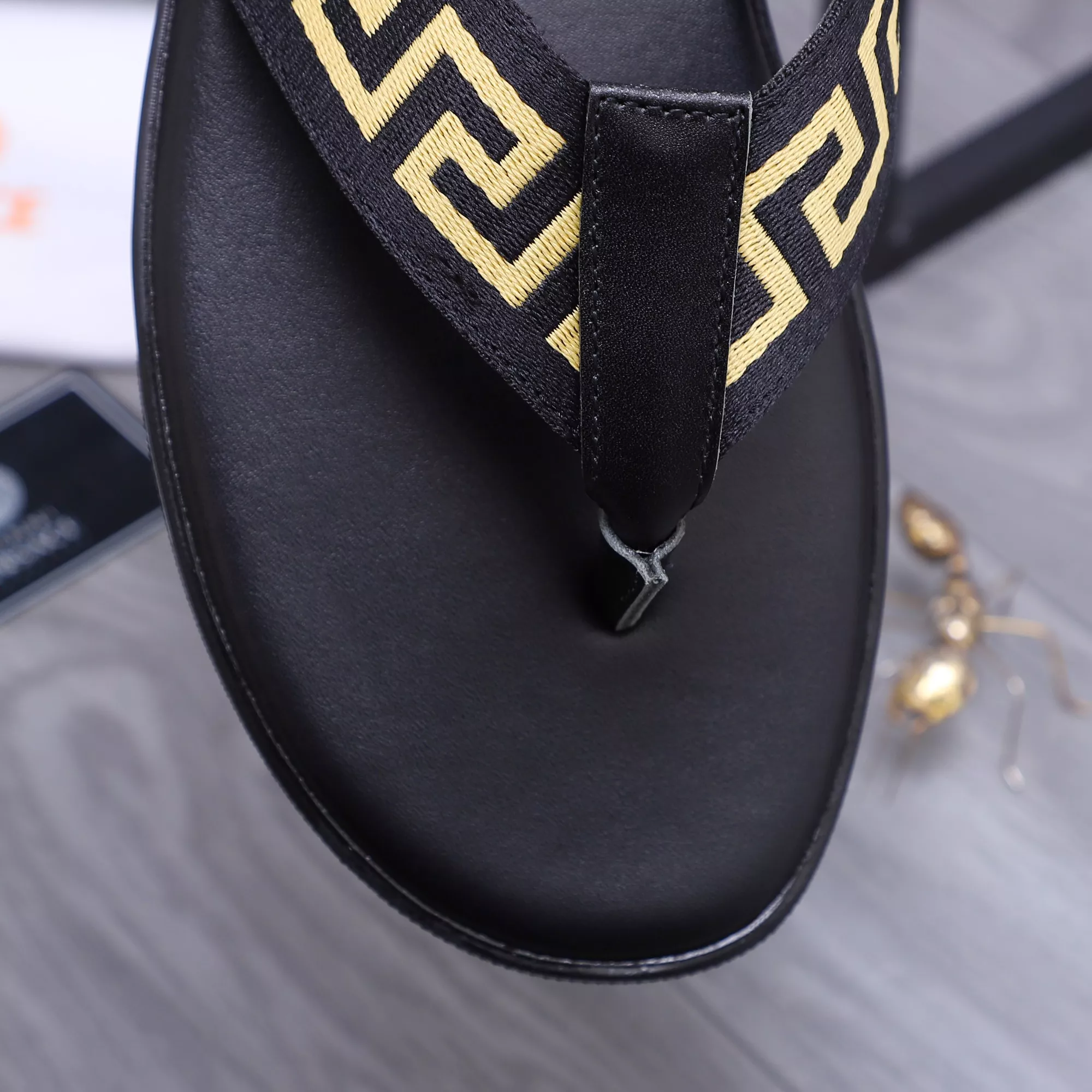 Versace Slippers For Men WellDesigned 3003