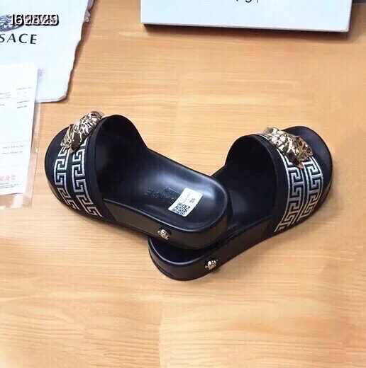 Versace Slippers For Women AllSeason 5512
