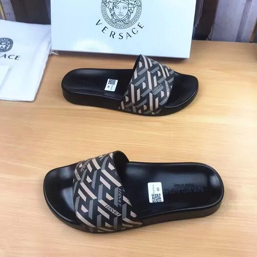 Versace Slippers For Women Classic 5578