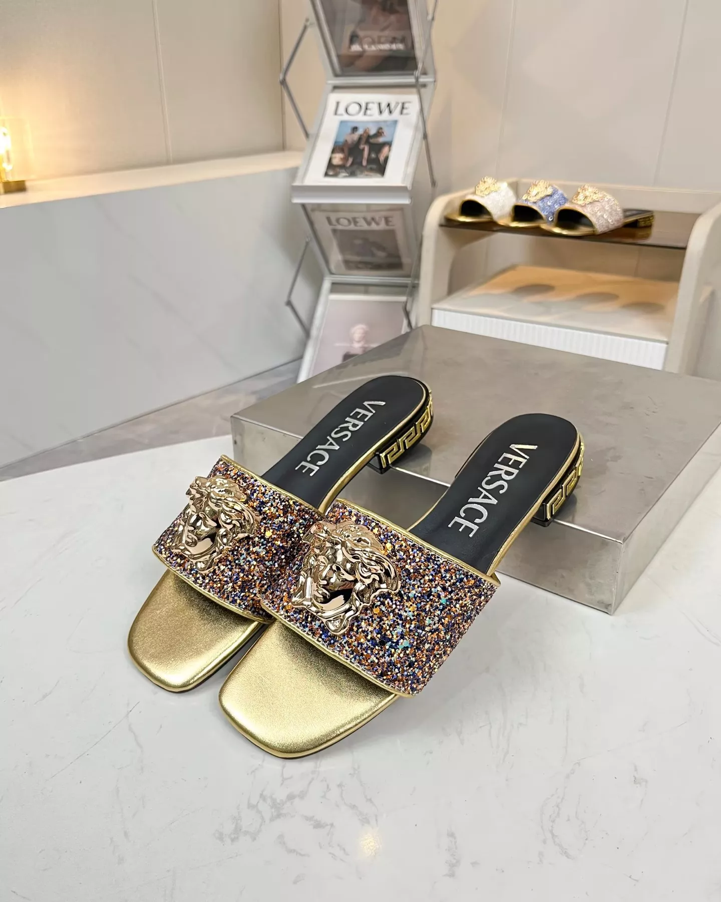 Versace Slippers For Women Durable 3782