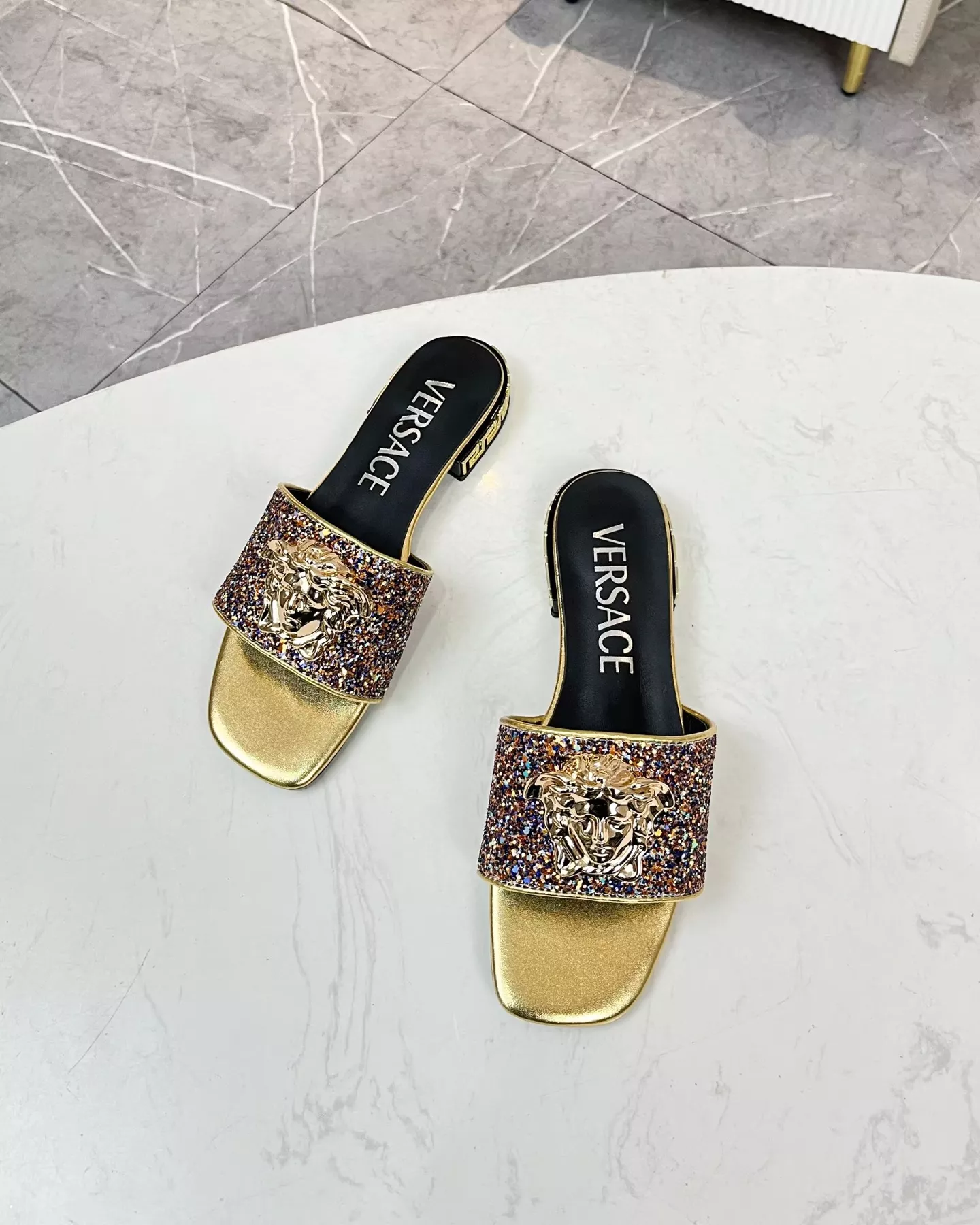 Versace Slippers For Women Durable 3782