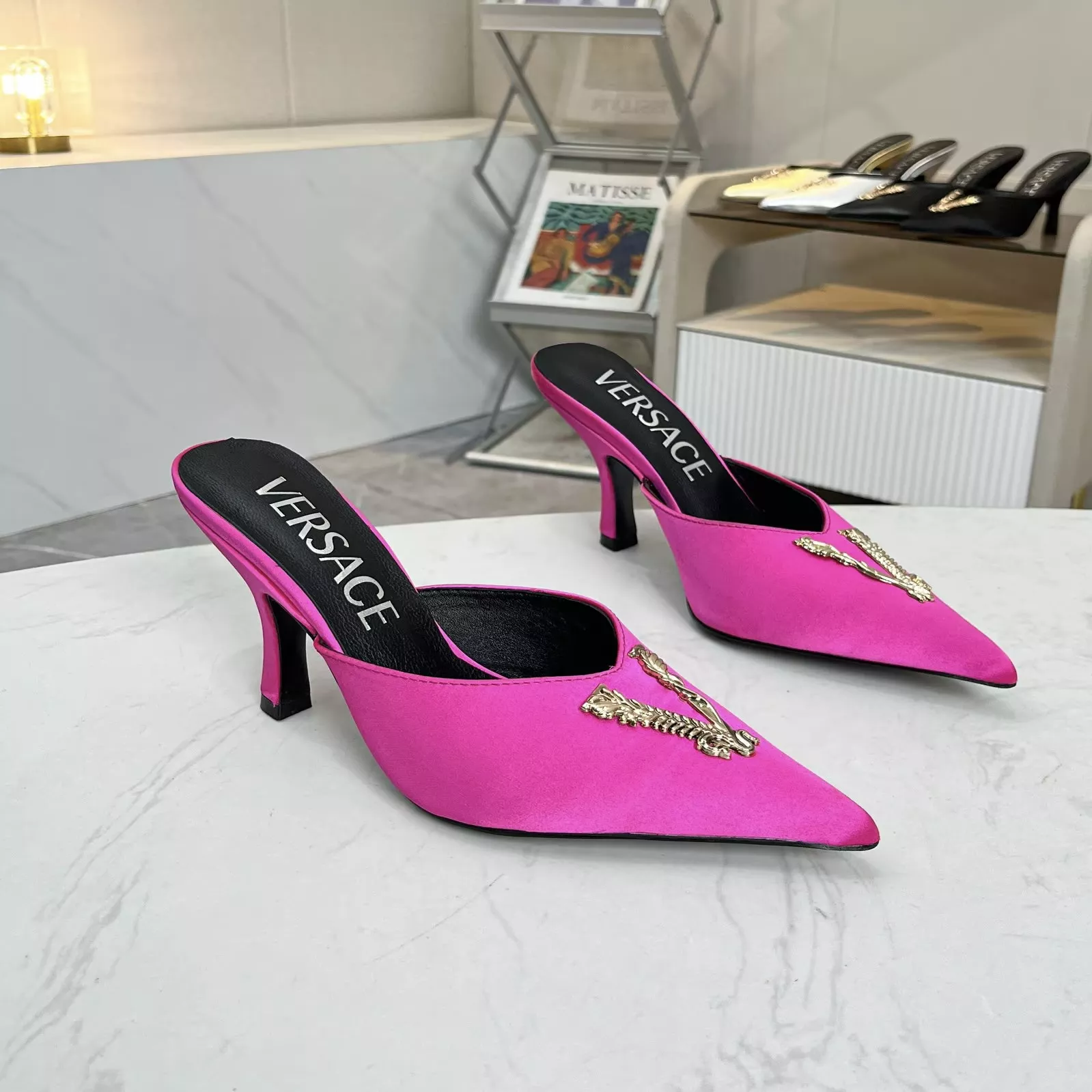Versace Slippers For Women Durable 4037
