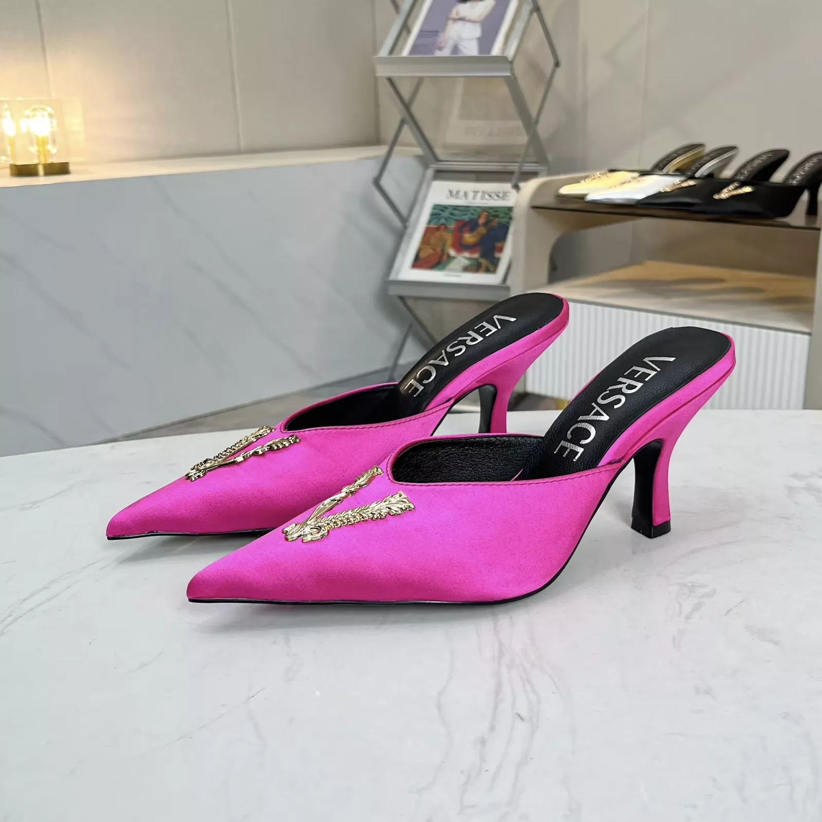 Versace Slippers For Women Durable 4037