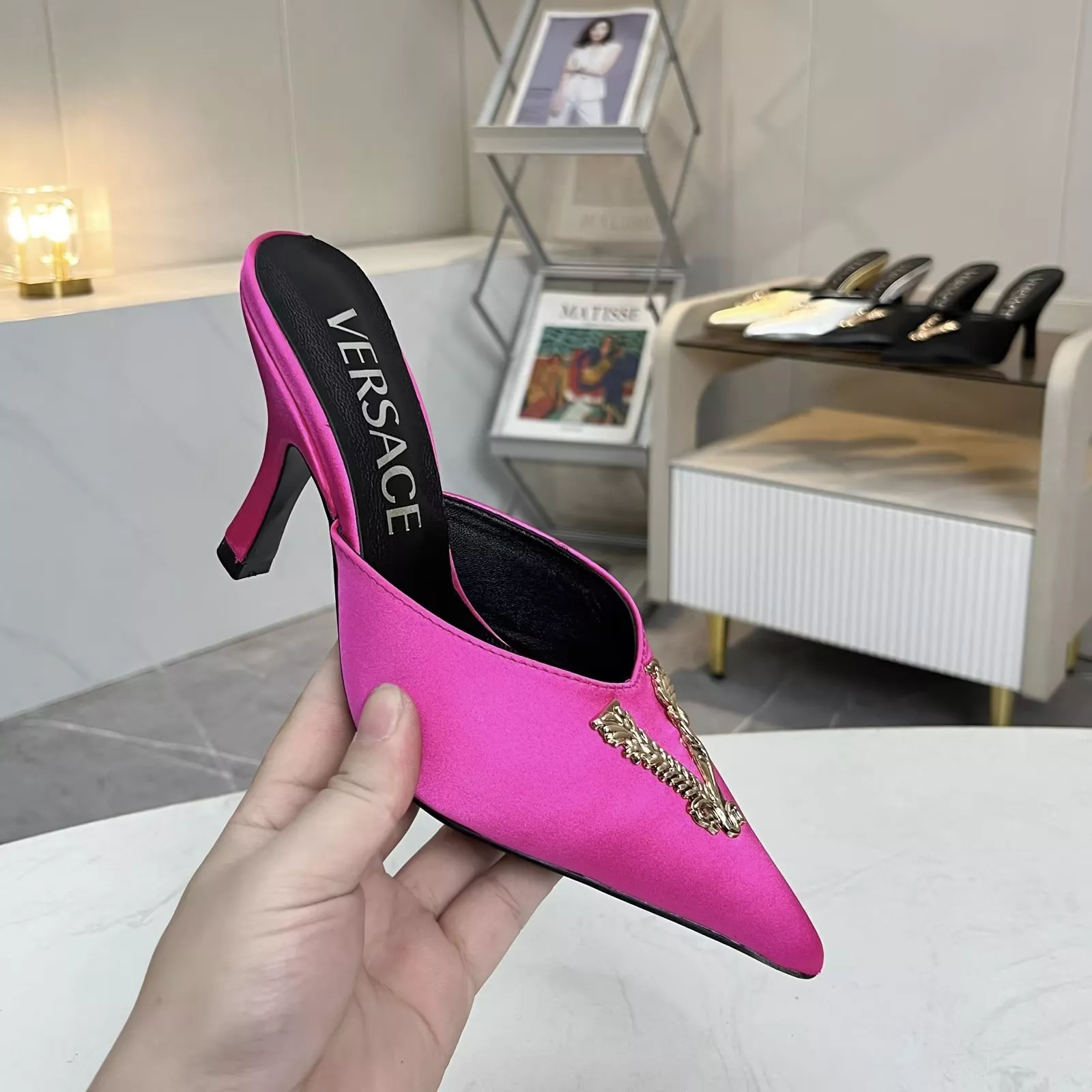 Versace Slippers For Women Durable 4037