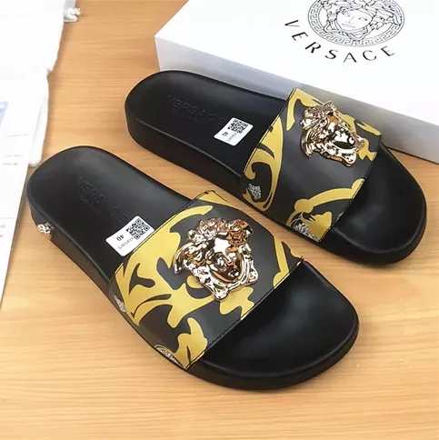 Versace Slippers For Women Minimalist 5152