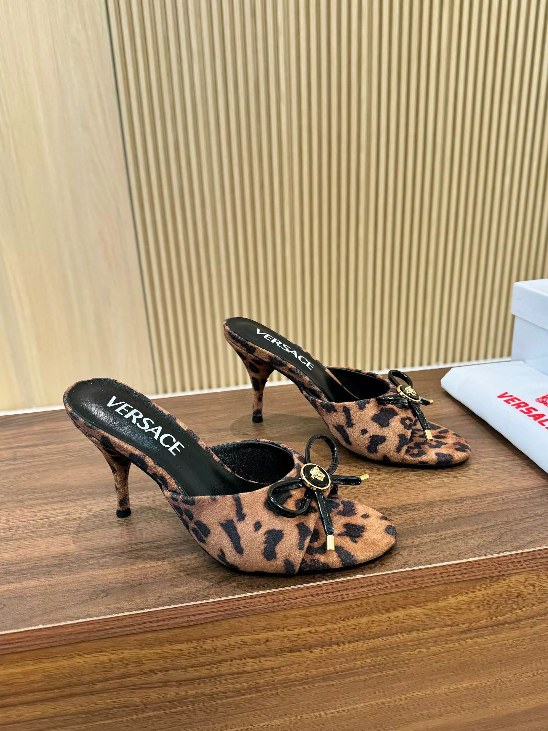 Versace Slippers For Women StreetReady 3025
