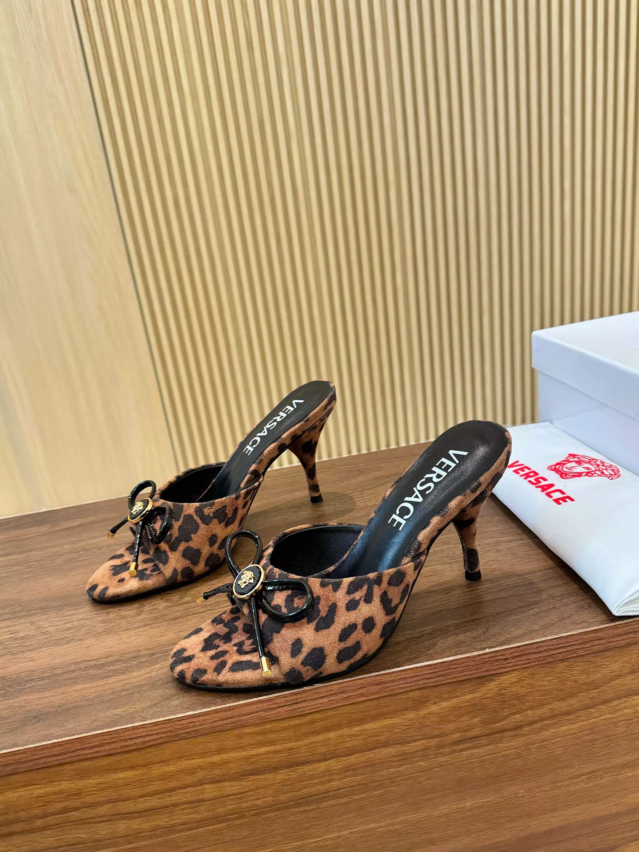 Versace Slippers For Women StreetReady 3025