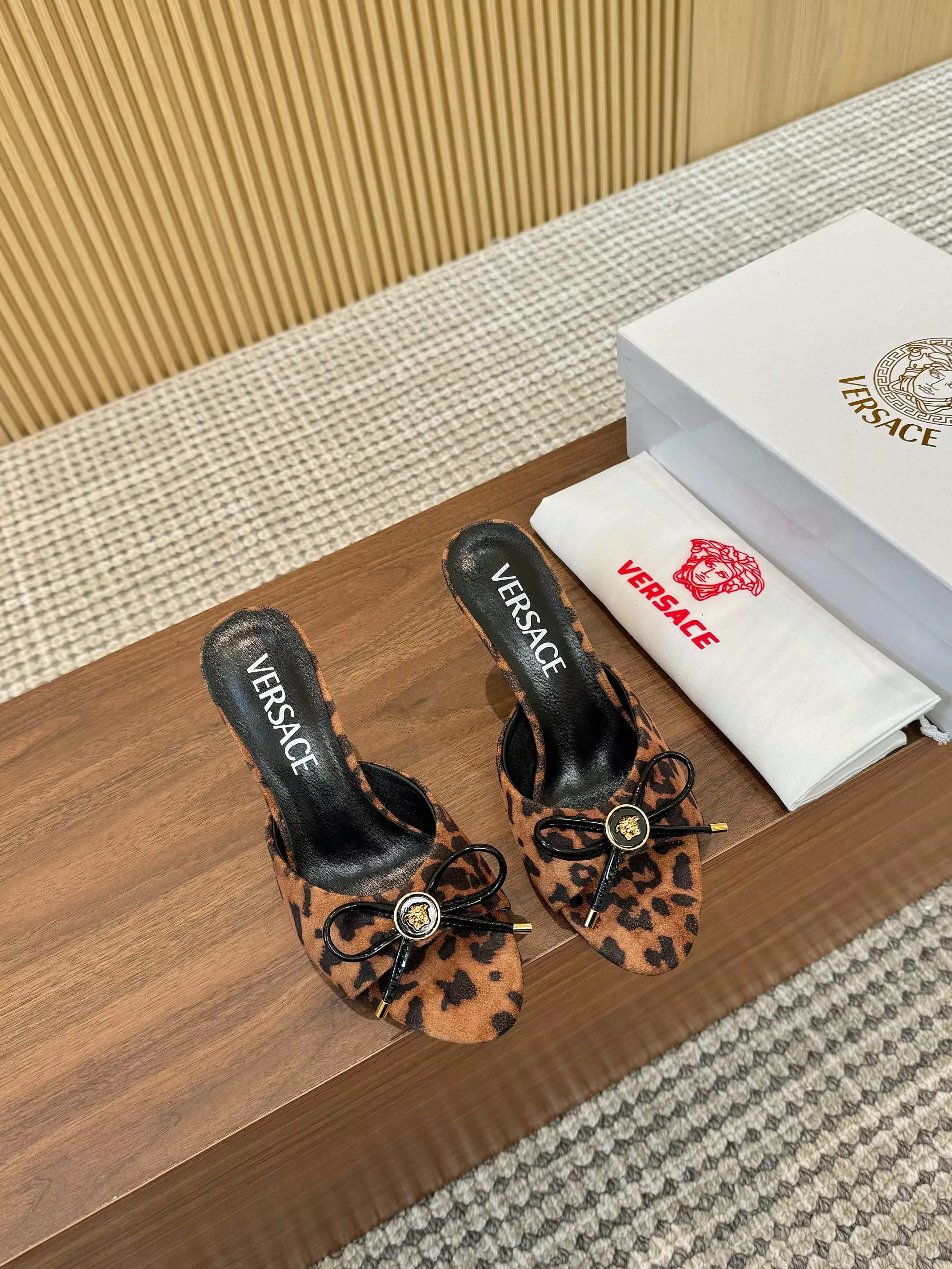 Versace Slippers For Women StreetReady 3025