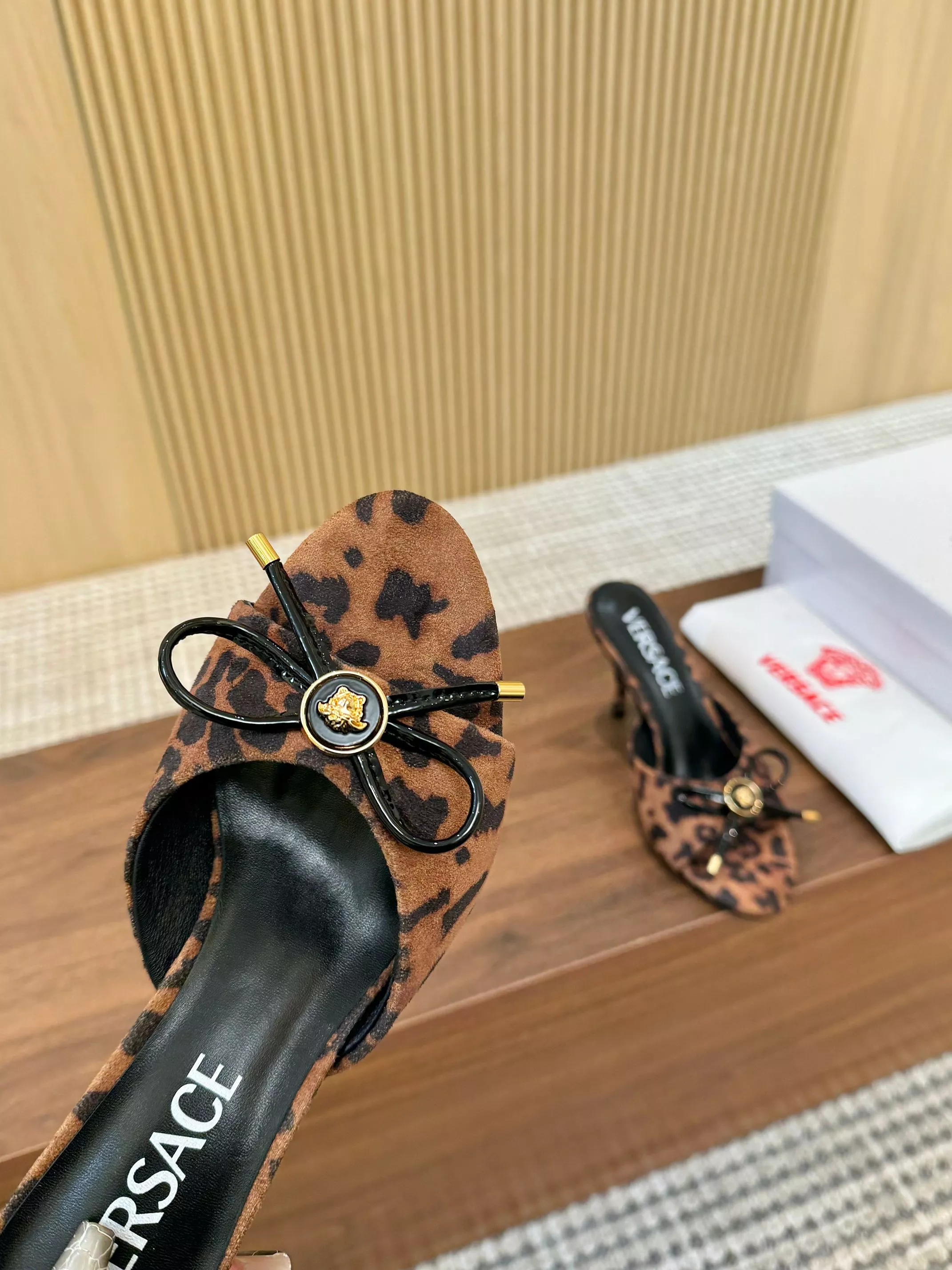 Versace Slippers For Women StreetReady 3025