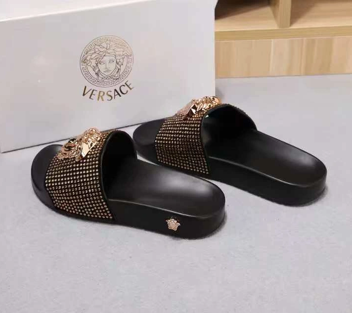 Versace Slippers For Women Trendsetting 662