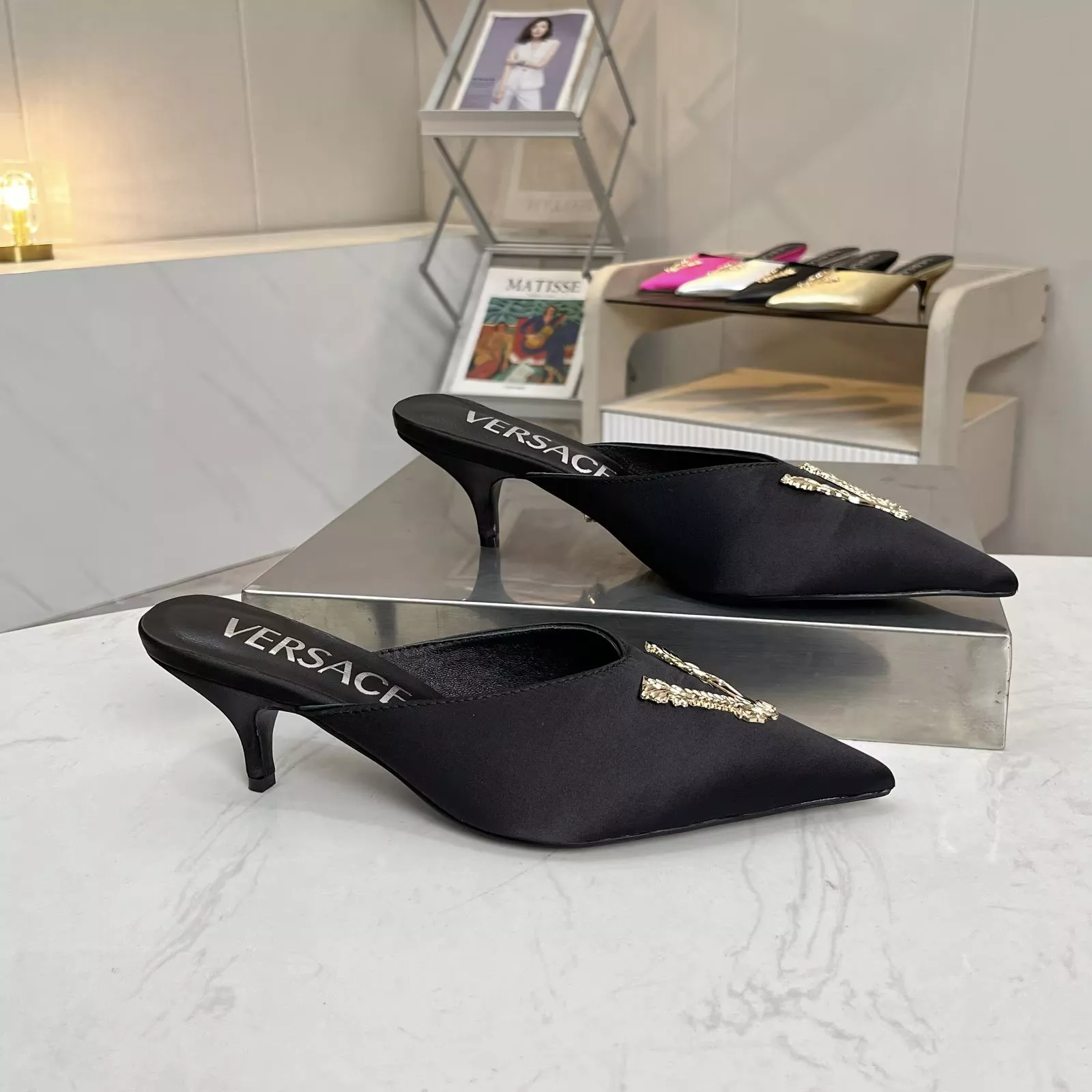 Versace Slippers For Women Unique 9055