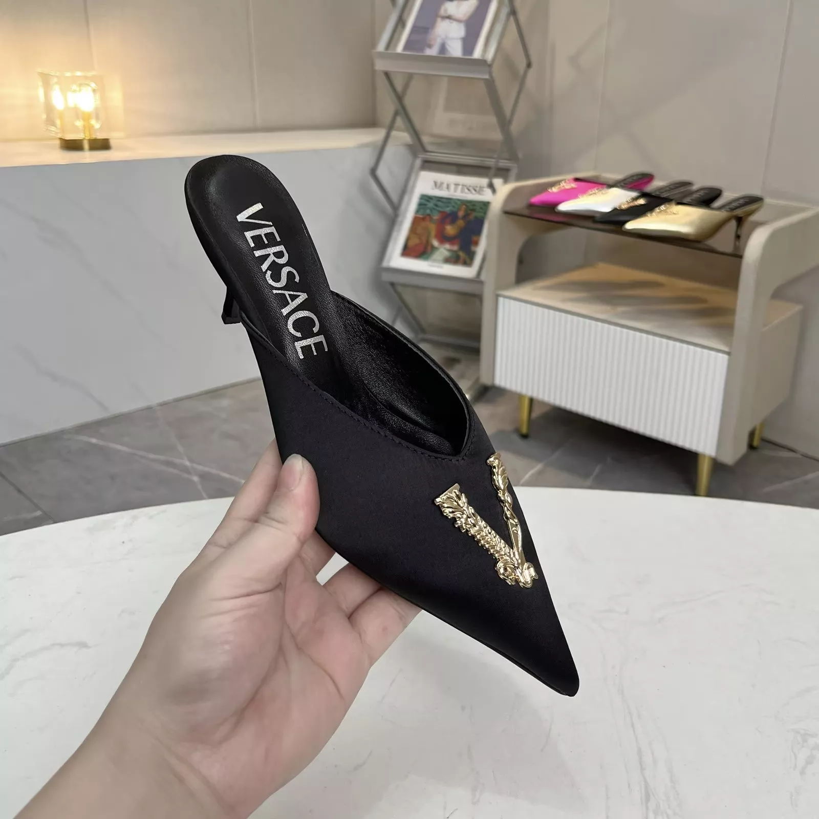 Versace Slippers For Women Unique 9055