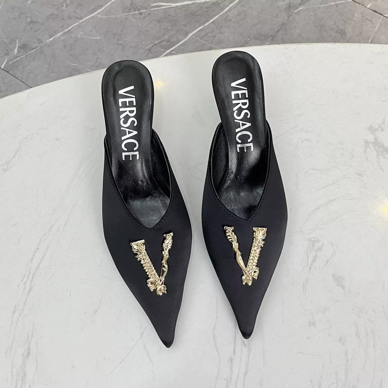 Versace Slippers For Women Unique 9055