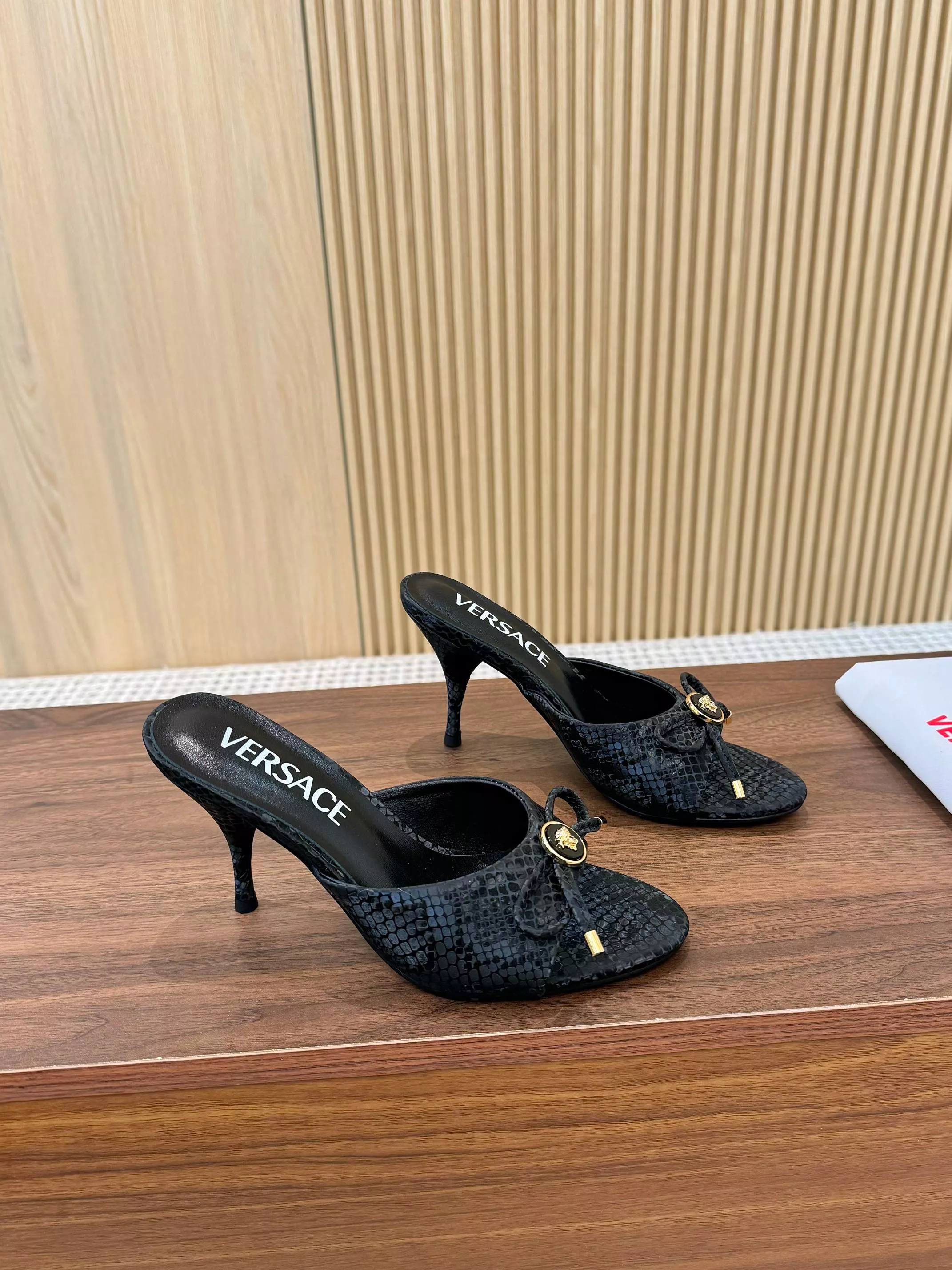 Versace Slippers For Women UrbanStyle 9393