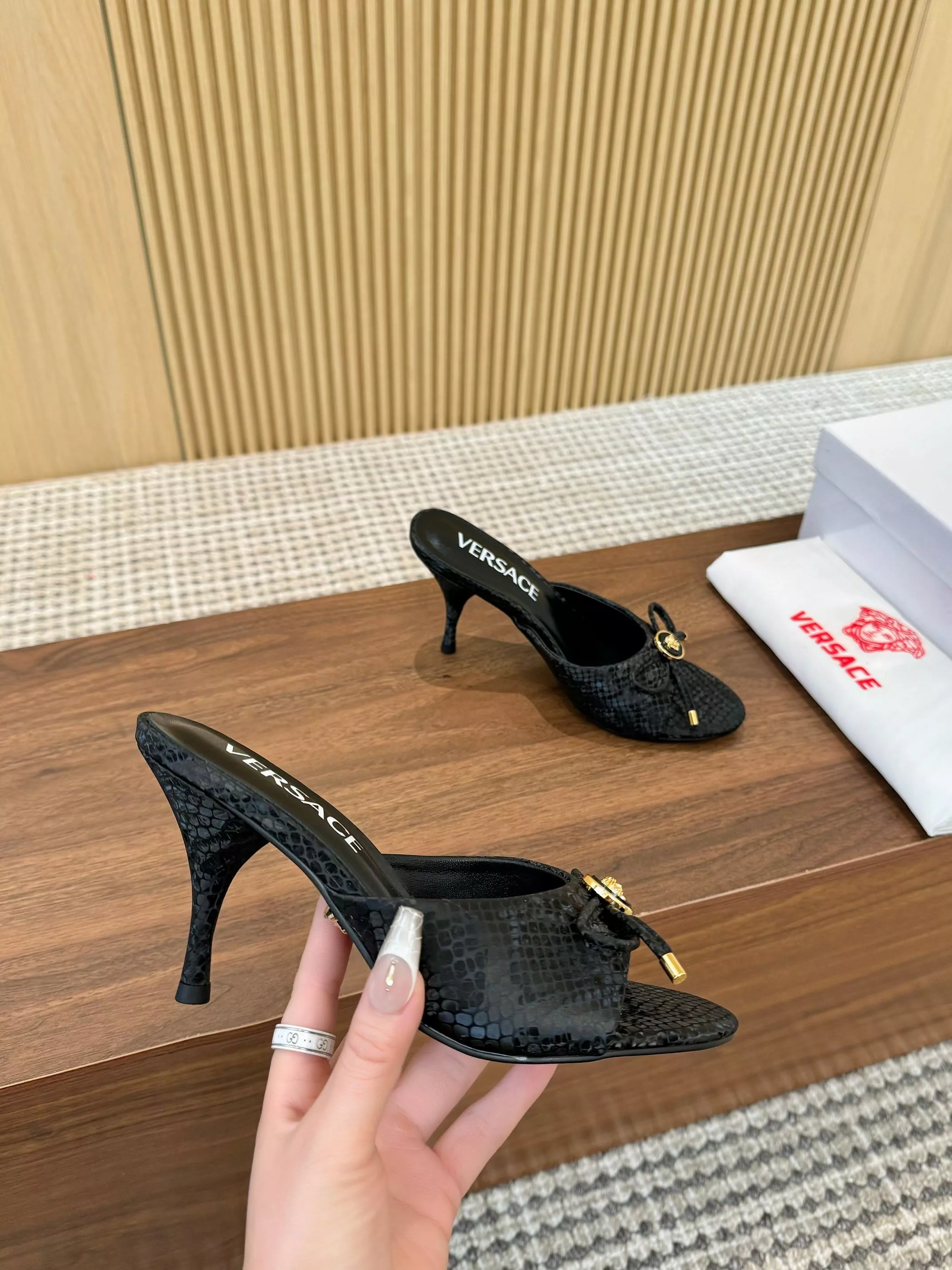 Versace Slippers For Women UrbanStyle 9393