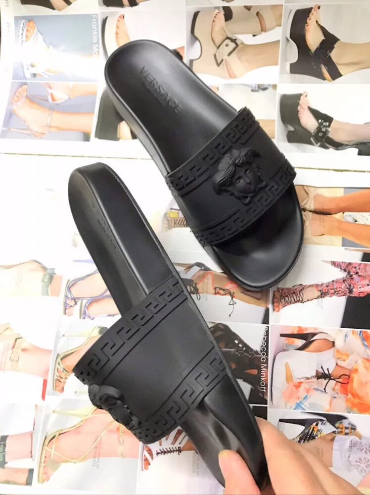 Versace Slippers For Women Vibrant 1108