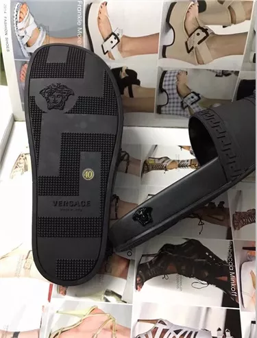 Versace Slippers For Women Vibrant 1108