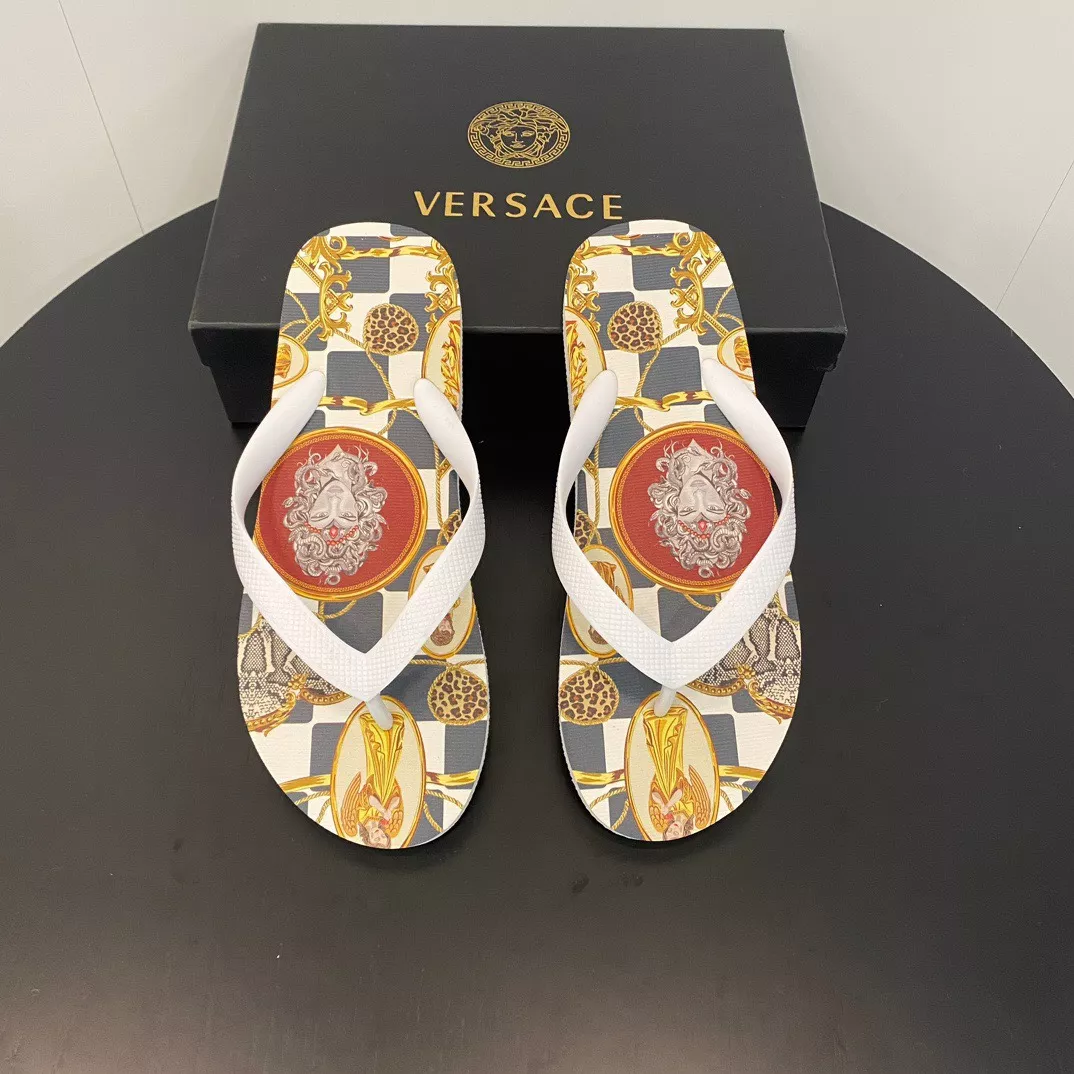 Versace Slippers For Women Vibrant 7681