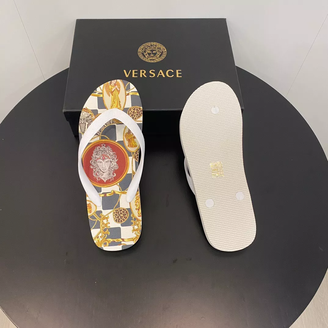 Versace Slippers For Women Vibrant 7681
