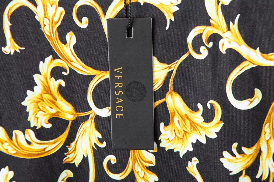 Versace T-Shirts Short Sleeved For Men Minimalist 3619