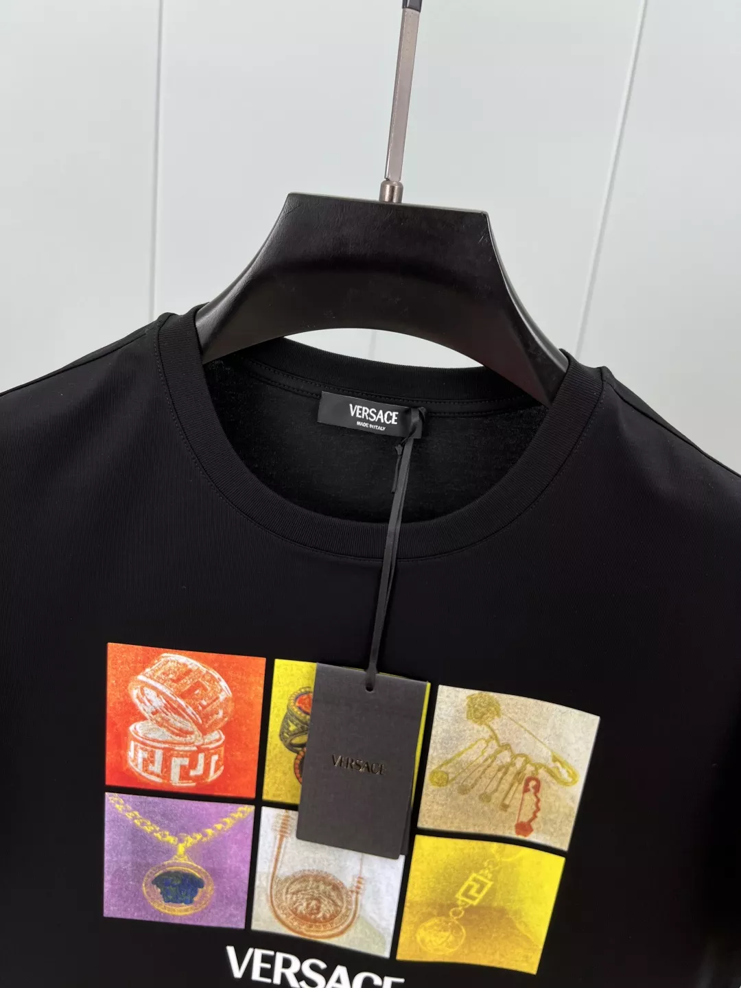 Versace T-Shirts Short Sleeved For Unisex Lightweight 4881