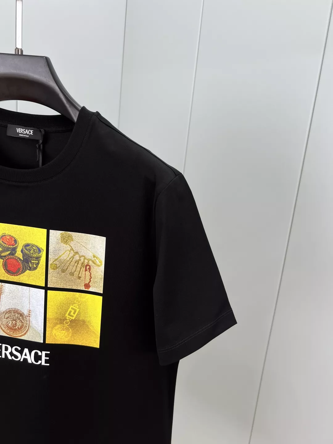 Versace T-Shirts Short Sleeved For Unisex Lightweight 4881