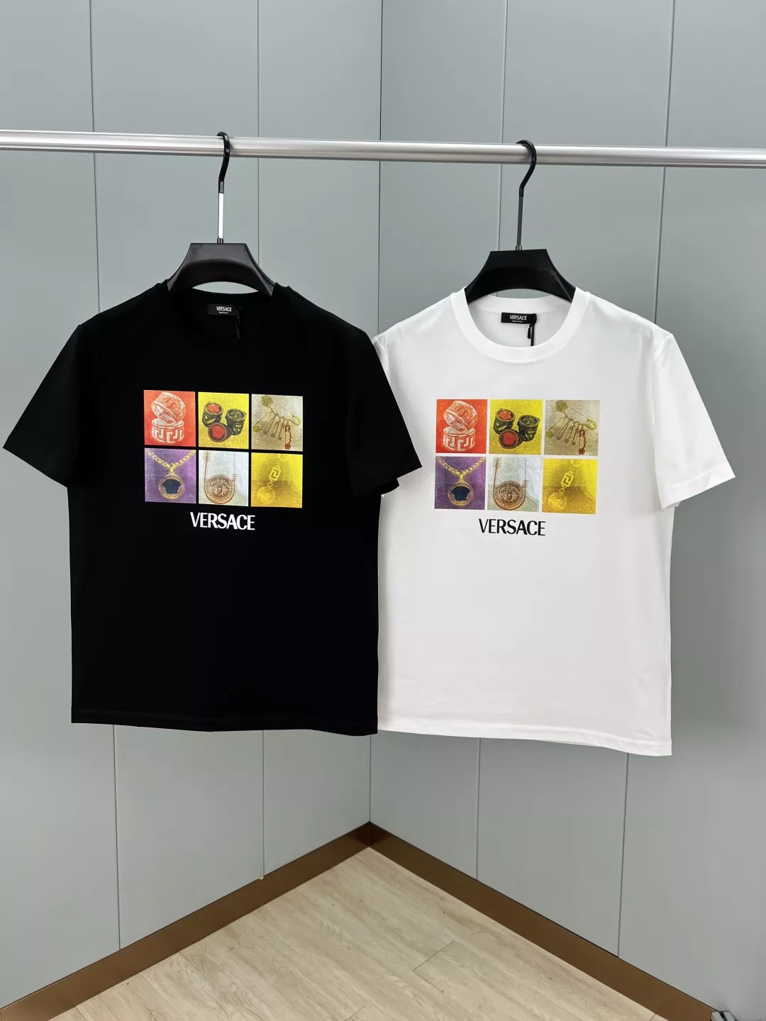 Versace T-Shirts Short Sleeved For Unisex Lightweight 4881