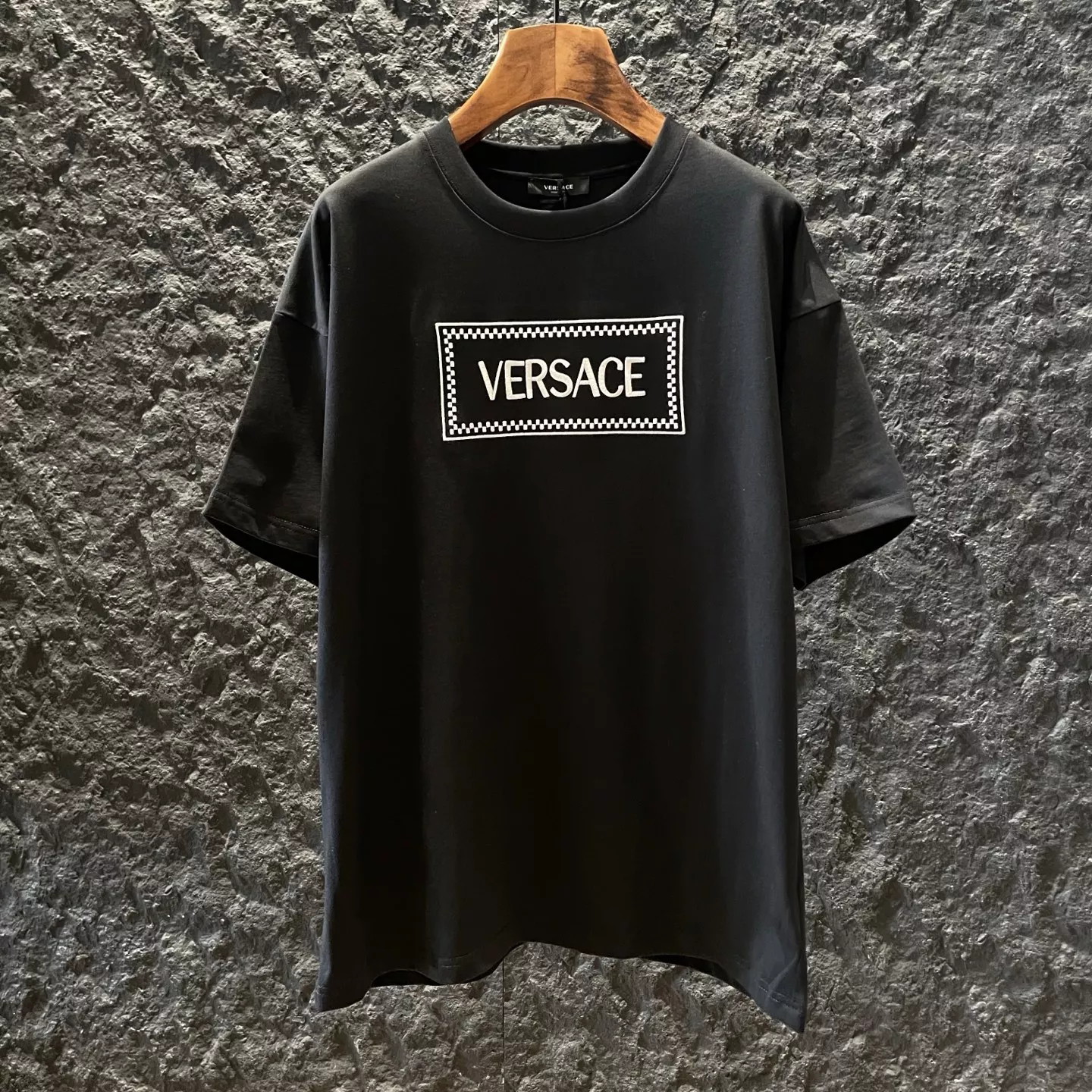 Versace T-Shirts Short Sleeved For Unisex Trendsetting 7984