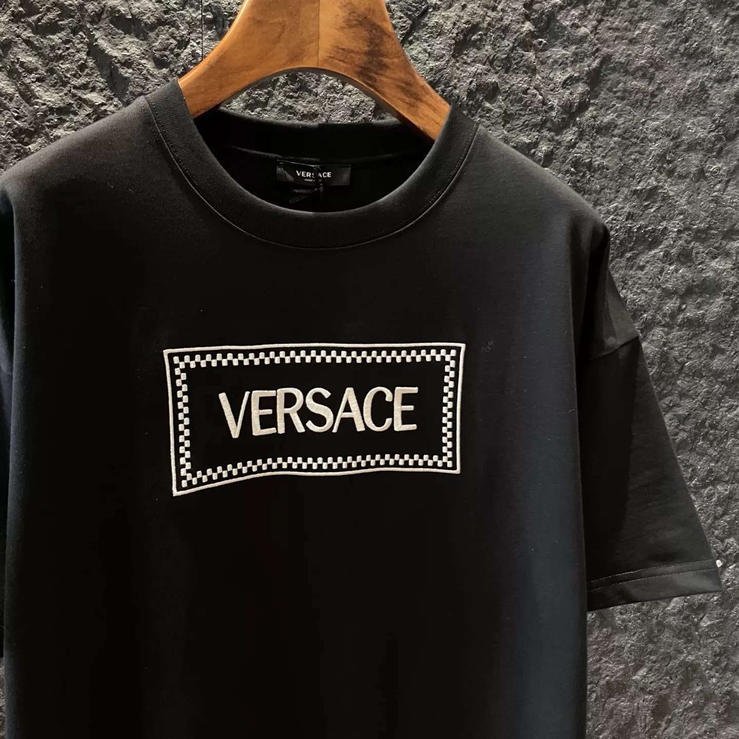 Versace T-Shirts Short Sleeved For Unisex Trendsetting 7984