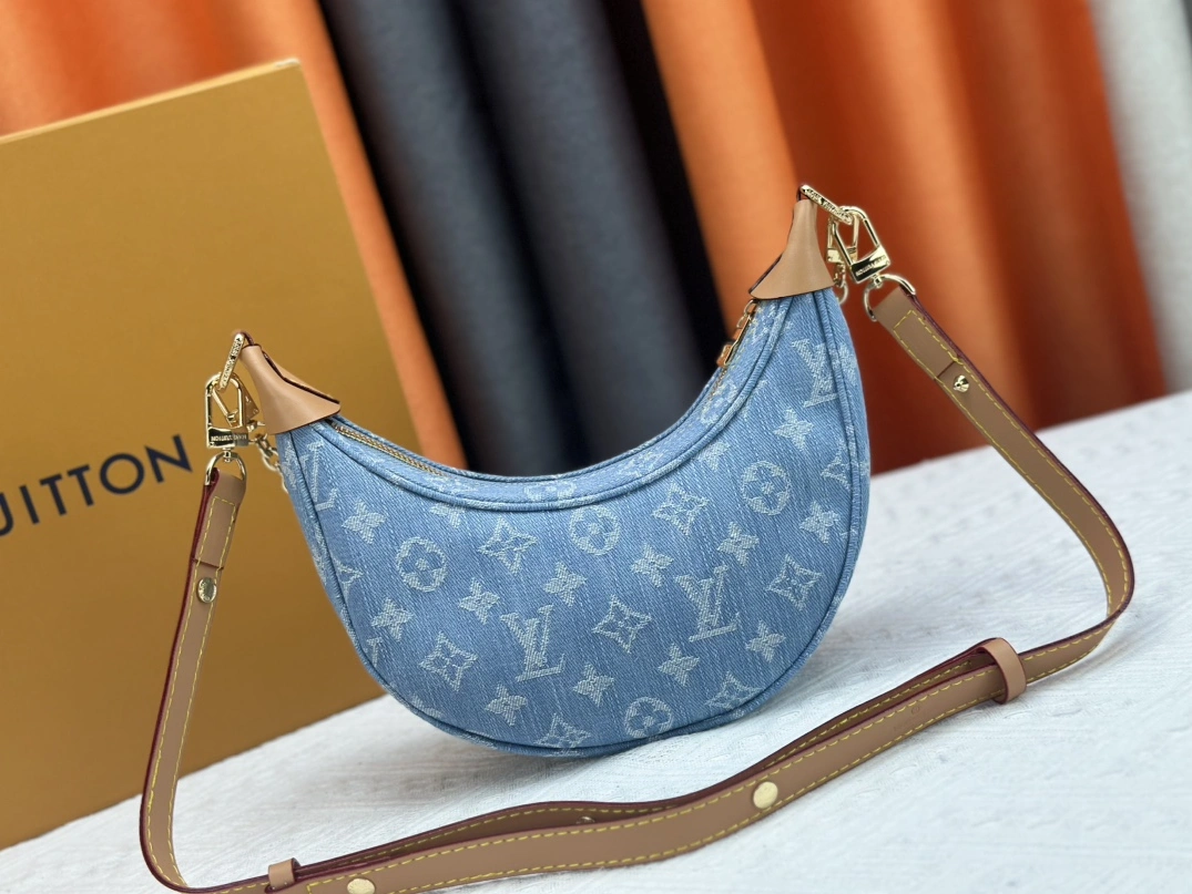 Versatile 1061 Louis Vuitton AAA Quality Messenger Bags For Women