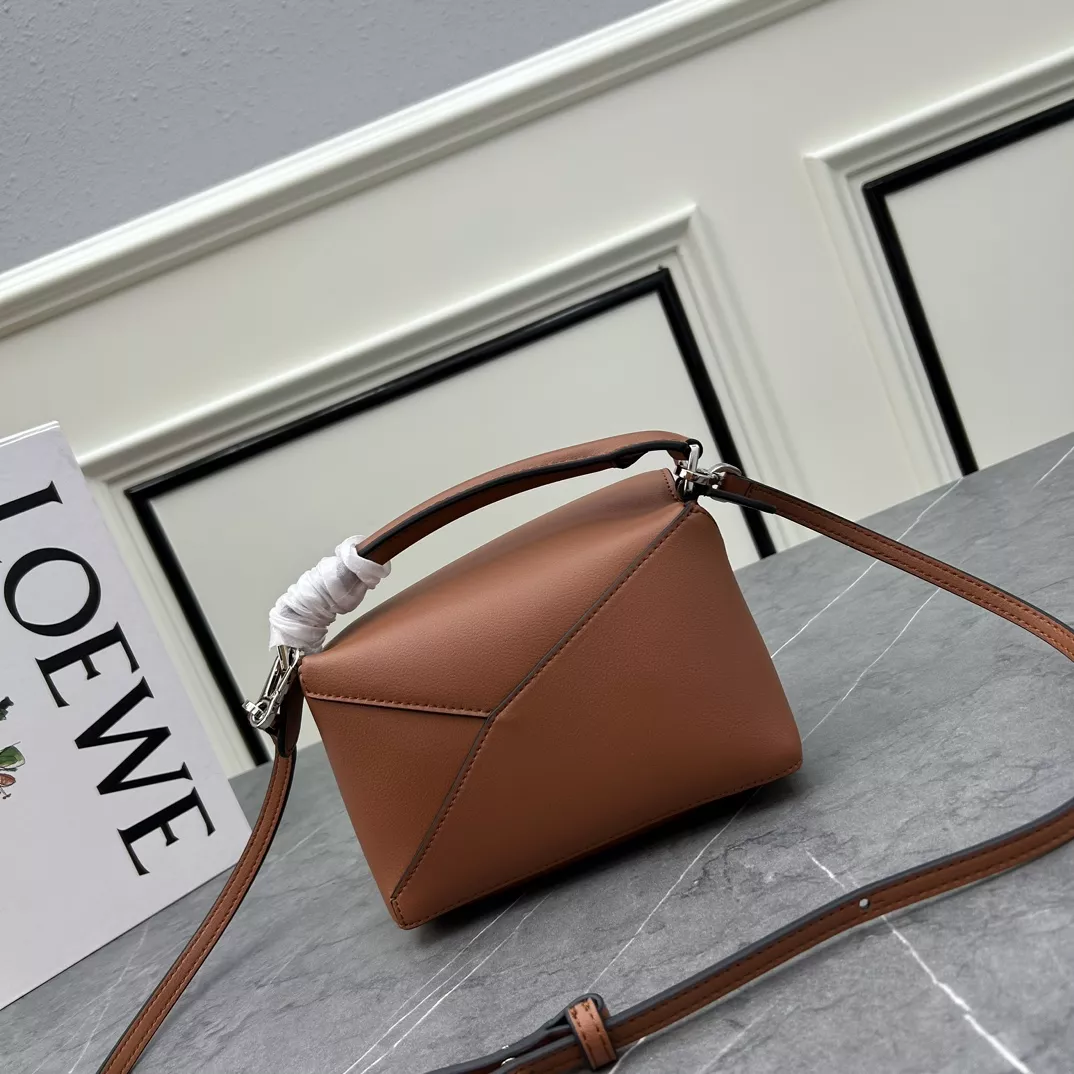 Versatile 1077 LOEWE AAA Quality Messenger Bags For Women