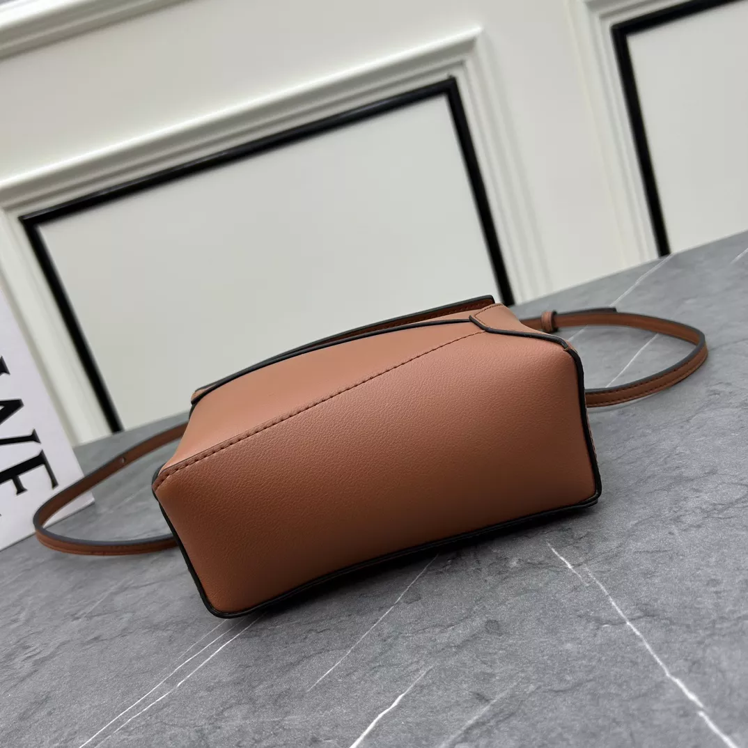 Versatile 1077 LOEWE AAA Quality Messenger Bags For Women