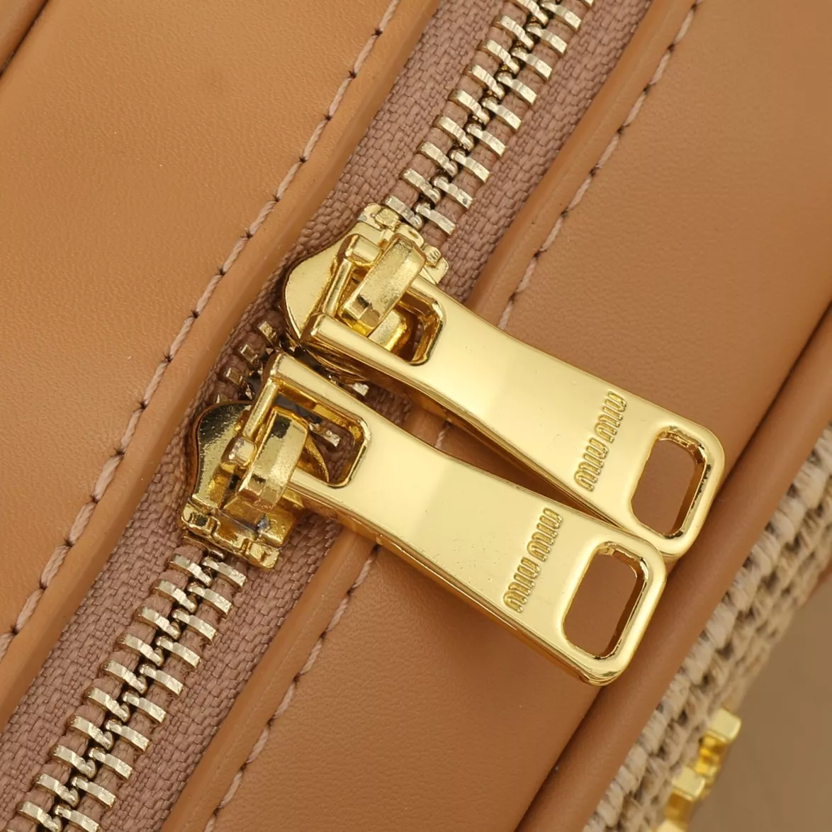 Versatile 1109 MIU MIU AAA Quality Handbags For Women