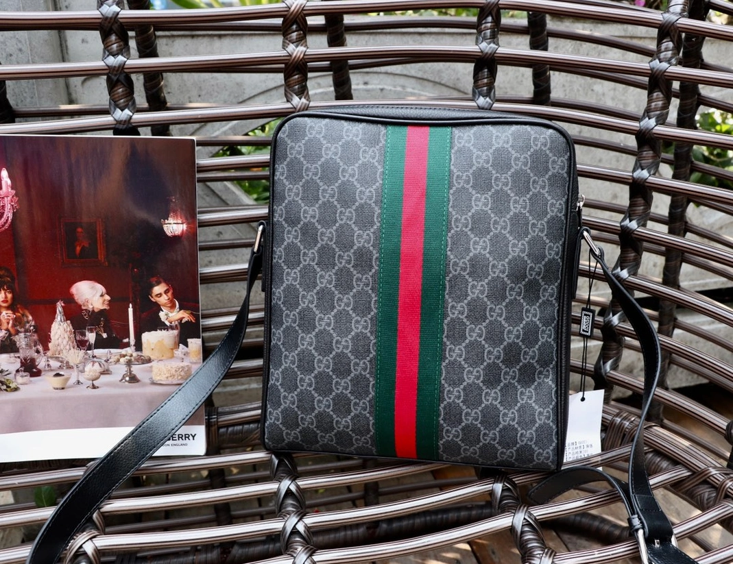 Versatile 1138 Gucci AAA Man Messenger Bags