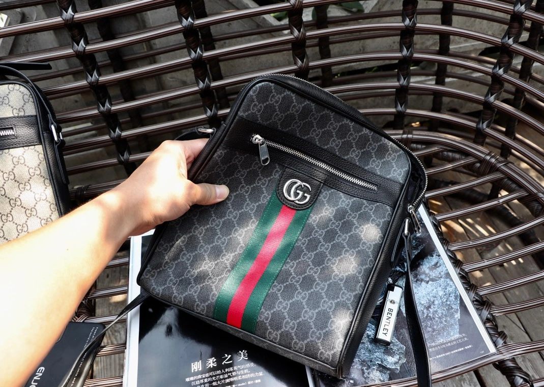 Versatile 1138 Gucci AAA Man Messenger Bags