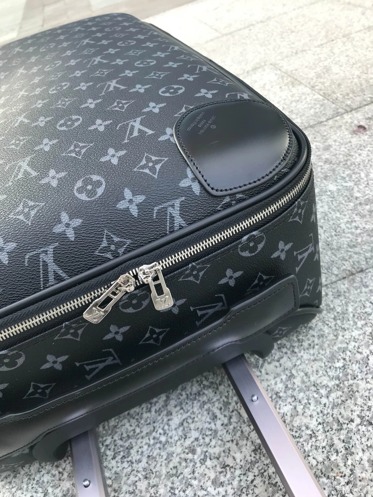 Versatile 117 Louis Vuitton Luggage