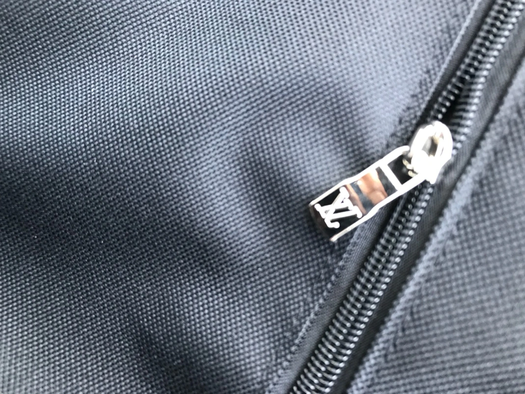 Versatile 117 Louis Vuitton Luggage