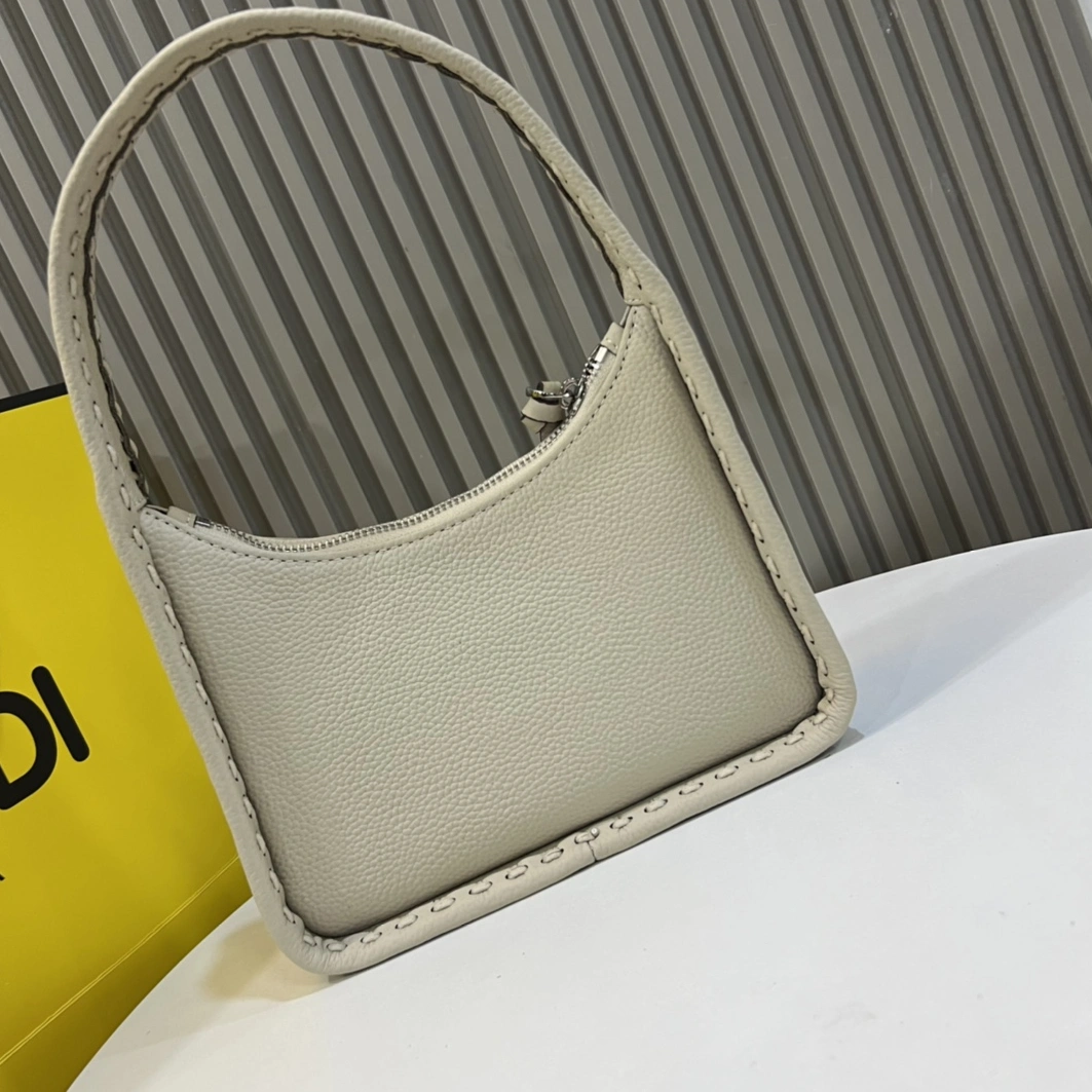 Versatile 119 Fendi AAA Quality Handbags For Women