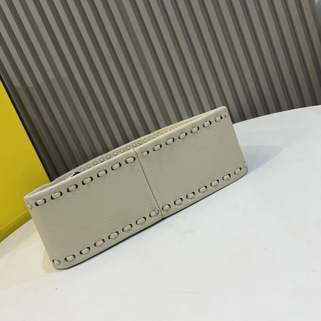 Versatile 119 Fendi AAA Quality Handbags For Women