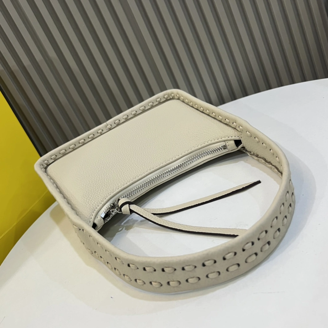 Versatile 119 Fendi AAA Quality Handbags For Women