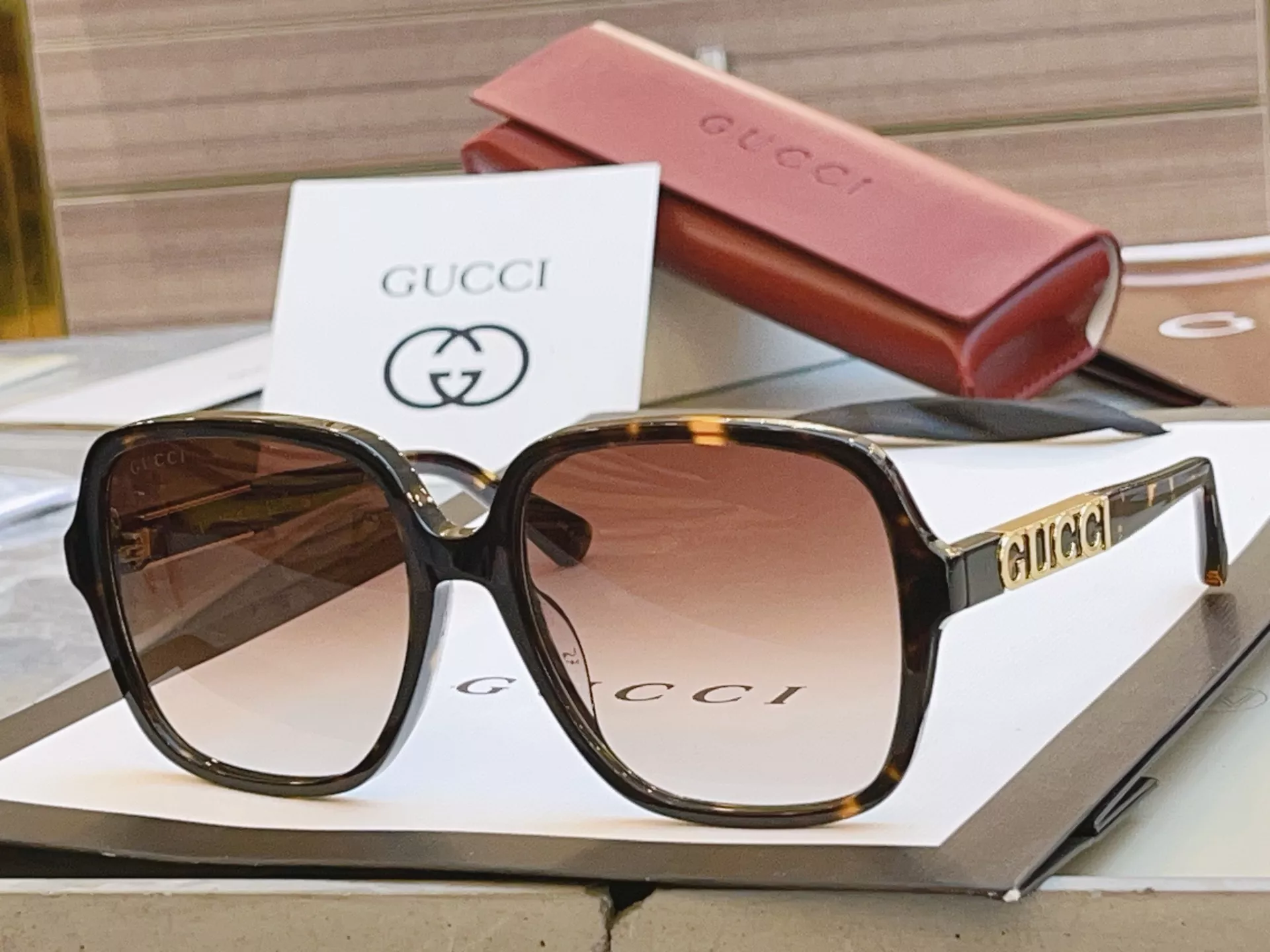 Versatile 1221 Gucci AAA Quality Sunglasses