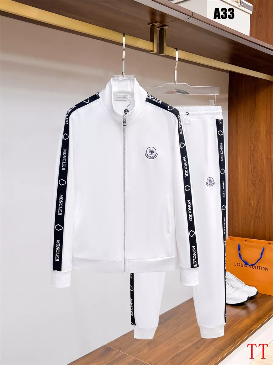 Versatile 1232 Moncler Tracksuits Long Sleeved For Men