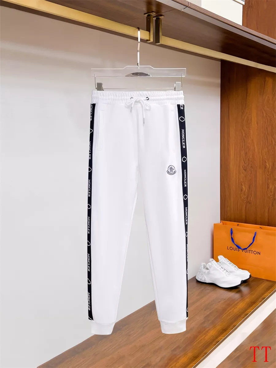 Versatile 1232 Moncler Tracksuits Long Sleeved For Men