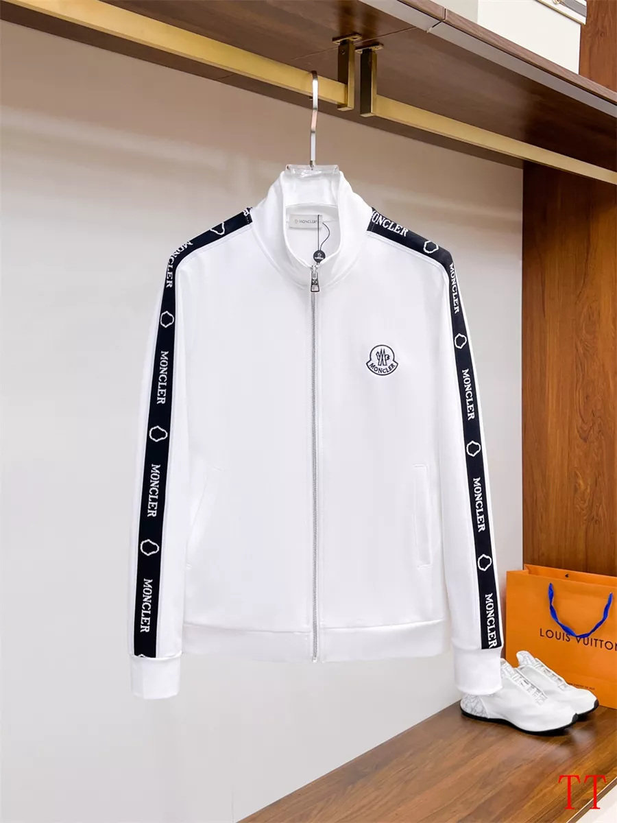 Versatile 1232 Moncler Tracksuits Long Sleeved For Men
