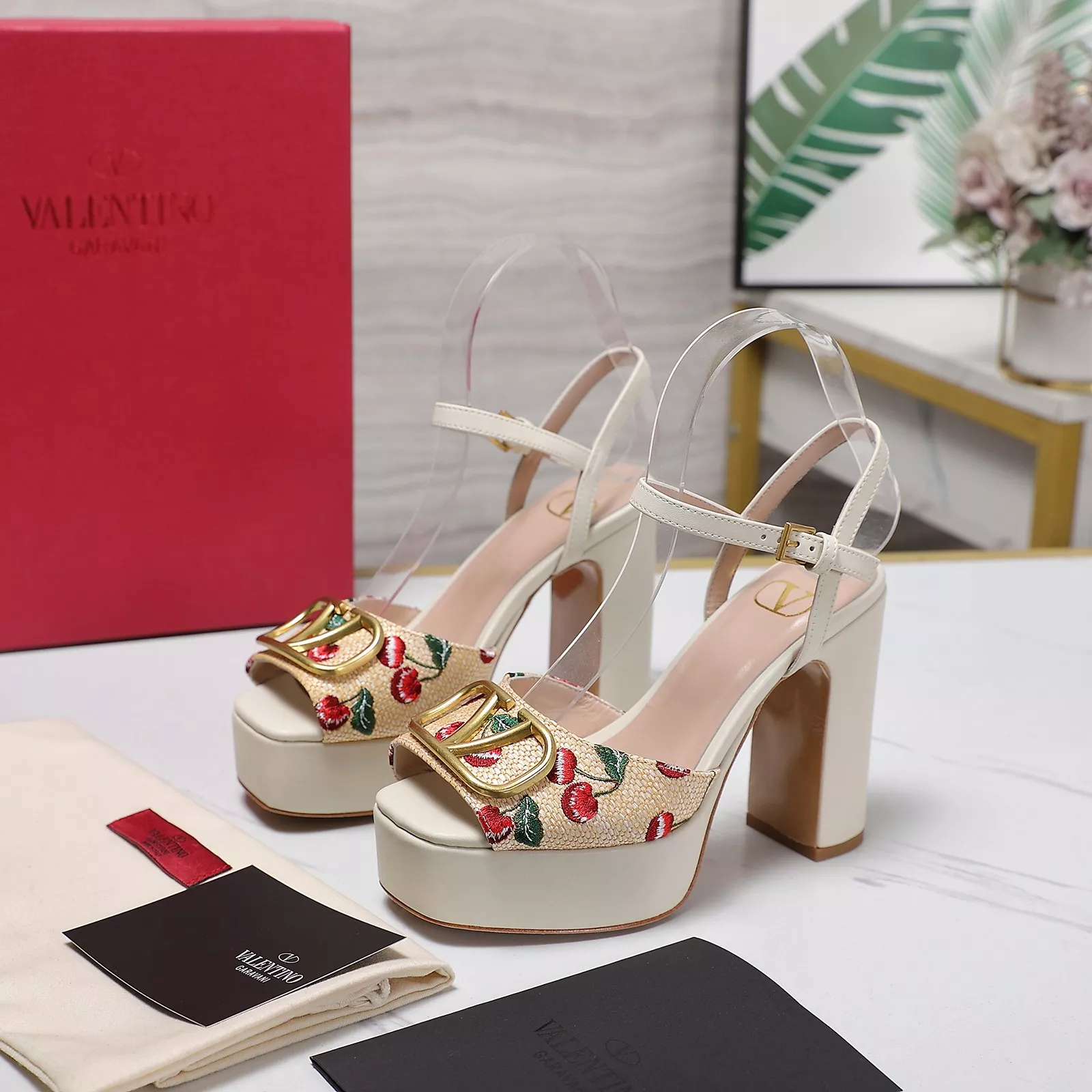 Versatile 1511 Valentino Sandal For Women